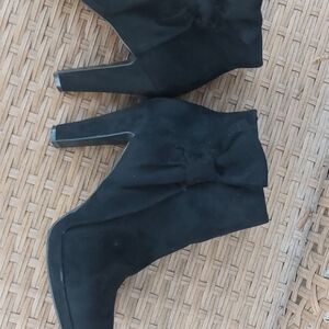 Elegant Black Ankle Boots with Bow